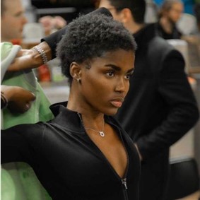 Corte de cabello estilo Afro corto