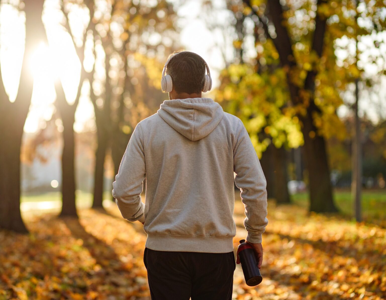 No haces ejercicio pero caminas a todos lados: sí cuenta (y más de lo que crees)